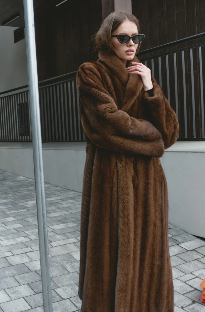 Норковая шуба Emfasi Pelle из Греции, коричневая, 130 см