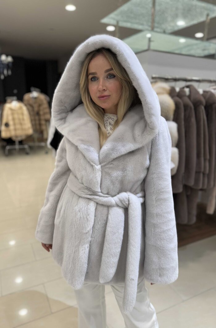 Норковая шубка в цвете Metallic Grey